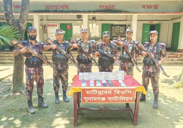 ভেতরে কড়াইবাড়ি এলাকায় মালিকবিহীন অবস্থায় ভারতীয় মোবাইল ফোন জব্দ করে।
