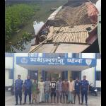 মধ্যনগরে পুলিশের অভিযানে নৌকা ও বালু উদ্ধার, আটজন আটক